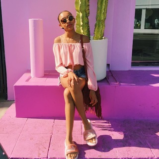 Zolee Griggs feet photo 3