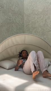 Zolee Griggs feet photo 14