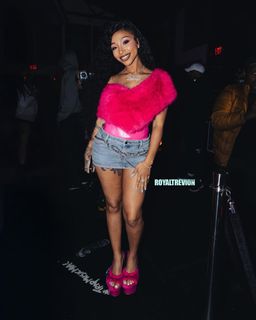 Zonnique feet photo 4