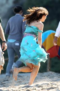 Zooey Deschanel feet photo thumbnail
