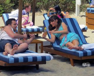 Zooey Deschanel feet photo thumbnail