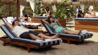 Zooey Deschanel feet photo thumbnail