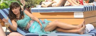 Zooey Deschanel feet photo thumbnail