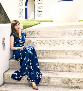 Zooey Deschanel feet photo thumbnail