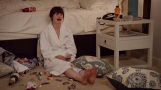 Zooey Deschanel feet photo thumbnail