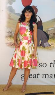 Zooey Deschanel feet photo thumbnail