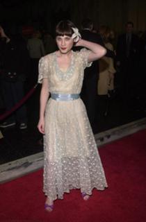 Zooey Deschanel feet photo thumbnail