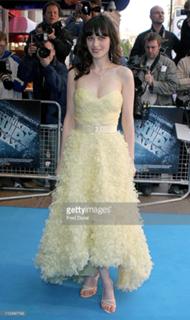 Zooey Deschanel feet photo thumbnail