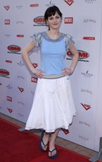 Zooey Deschanel feet photo thumbnail