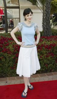 Zooey Deschanel feet photo thumbnail