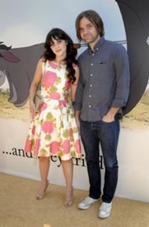 Zooey Deschanel feet photo thumbnail