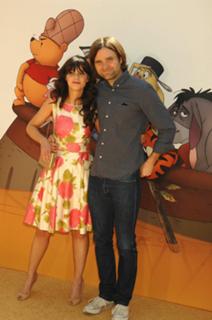 Zooey Deschanel feet photo thumbnail