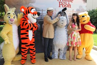 Zooey Deschanel feet photo thumbnail
