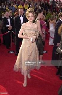 Zooey Deschanel feet photo thumbnail