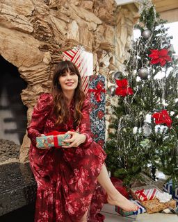 Zooey Deschanel feet photo thumbnail