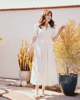 Zooey Deschanel feet photo thumbnail
