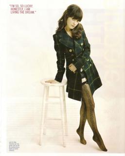 Zooey Deschanel feet photo thumbnail