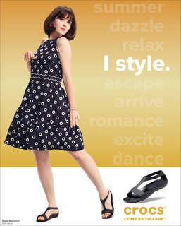 Zooey Deschanel feet photo thumbnail