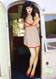 Zooey Deschanel feet photo thumbnail