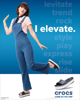 Zooey Deschanel feet photo thumbnail
