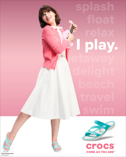Zooey Deschanel feet photo thumbnail