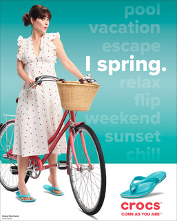 Zooey Deschanel feet photo thumbnail