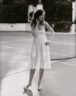 Zooey Deschanel feet photo thumbnail
