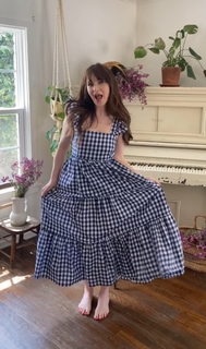 Zooey Deschanel feet photo thumbnail