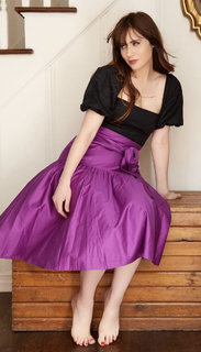 Zooey Deschanel feet photo thumbnail