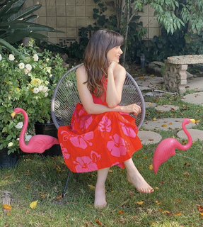 Zooey Deschanel feet photo thumbnail