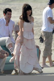 Zooey Deschanel feet photo thumbnail