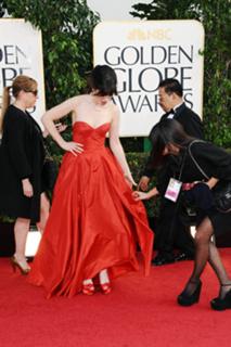 Zooey Deschanel feet photo thumbnail