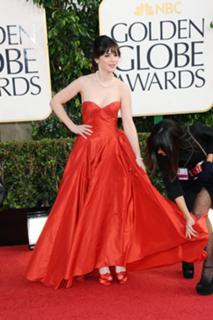 Zooey Deschanel feet photo thumbnail