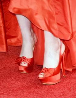 Zooey Deschanel feet photo thumbnail