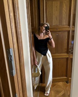 Zora Hejdová feet photo 11