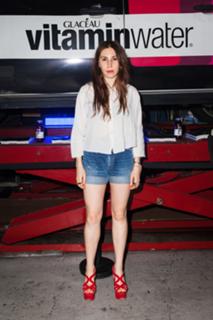 Zosia Mamet feet photo 5