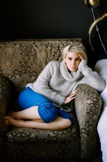 Zosia Mamet feet photo 11