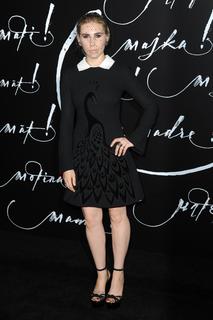 Zosia Mamet feet photo 7