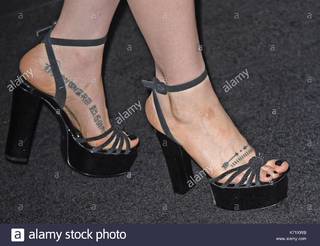 Zosia Mamet feet photo 19