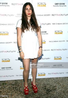 Zosia Mamet feet photo 10