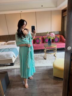 Zoya Afroz feet photo 11