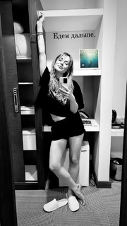 Zoya Berber feet photo thumbnail