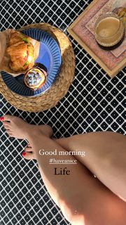 Zoya Berber feet photo thumbnail