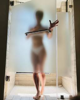 Zoya Berber feet photo thumbnail