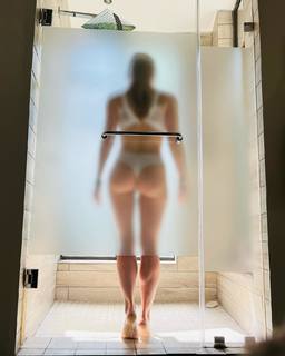 Zoya Berber feet photo thumbnail