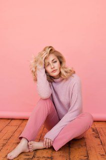 Zoya Berber feet photo thumbnail