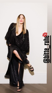 Zoya Berber feet photo thumbnail