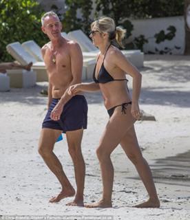 Zoë Ball feet photo 18