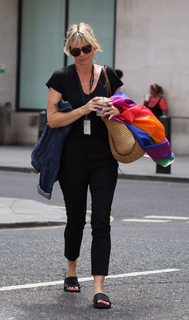 Zoë Ball feet photo 10