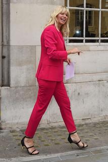 Zoë Ball feet photo 7